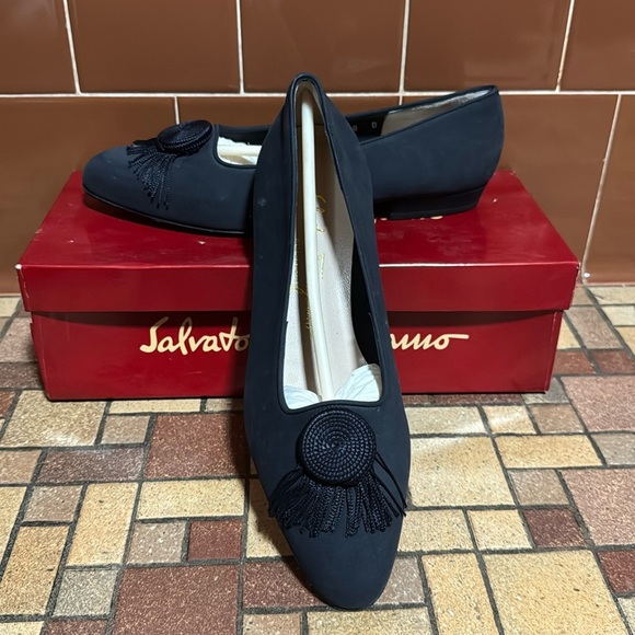 Salvatore Ferragamo Ricamo navy Suede Tassle Flats 8 B - Picture 1 of 5